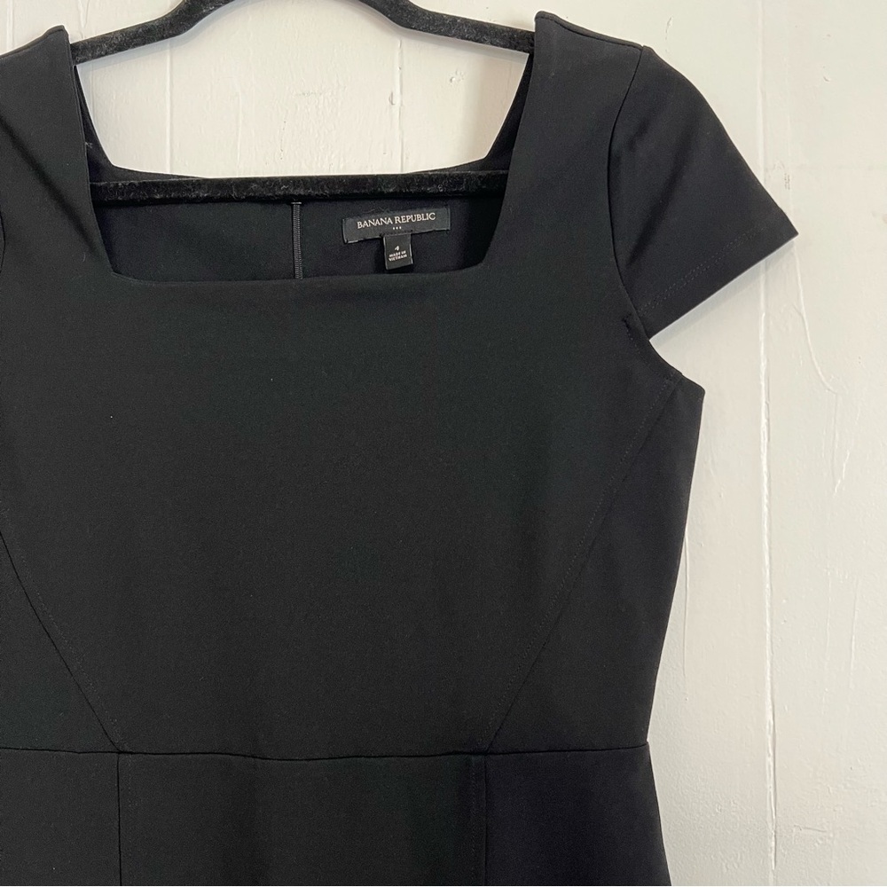 70. Banana Republic Dress Square Neck Black Cap Sleeve Ruffle Hem 4 Small - Picture 3 of 5